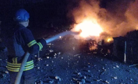 Ворожі дрони впали на цивільні об’єкти на Полтавщині: триває гасіння пожежі