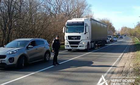 Проїзд транспорту через річку Снов, що біля Снов'янки, почала контролювати поліція