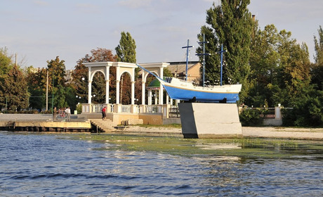У Голій Пристані окупанти розікрали лікарні та аптеки, а нині закривають ринок та магазини