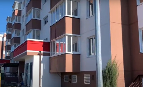 Окупанти показали як виглядає будинок, побудований ними у Волновасі. Відео