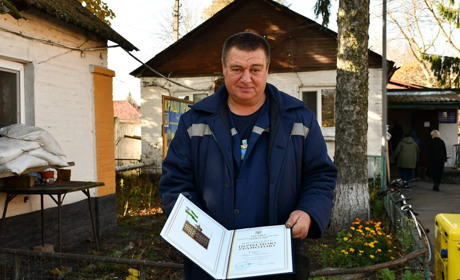 Допомагав нашим військовим. Працівника Ніжинського водоканалу нагороджено Почесною грамотою
