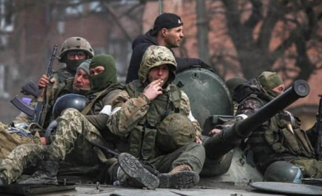 Окупанти продовжують розкрадати Мелітополь: з покинутих офісів забираю навіть меблі