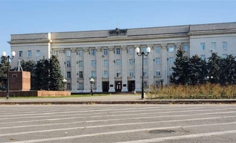 У Херсоні з будівлі ОДА зник триколор, поменшало в місті й ворожих блокпостів
