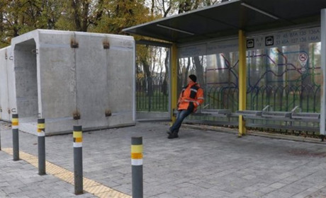 На вулицях Дніпра встановлюють мобільні укриття: як виглядають та з чого зроблені