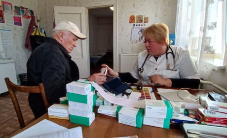 На Чернігівщині працюють мобільні медичні команди. З якими перешкодами щодня зіштовхуються лікарі?