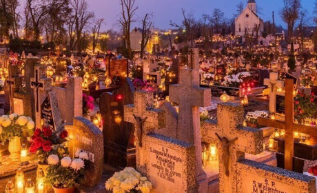 [Фото] Як у Польщі вшановують померлих