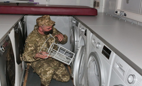 Мешканці Южного передали військовим побутову техніку (ФОТО)