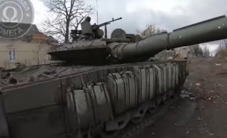 На околицях Вугледару українські військовослужбовці “затрофеїли” російський танк. Відео
