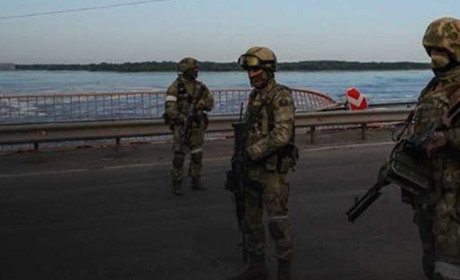 Окупанти планують спорудити переправу вище Каховської ГЕС