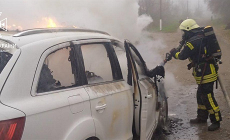 Вогонь знищив автомобіль: у Рихтичах на Дрогобиччині сталась пожежа