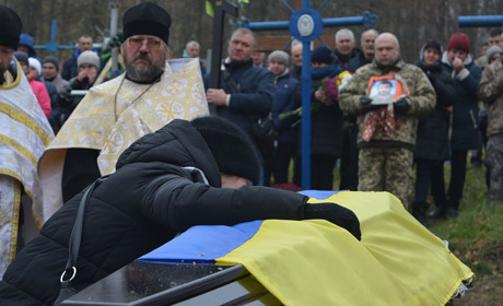 Загинув у бою: у Сарах провели в останню путь захисника Олександра Явтушенка