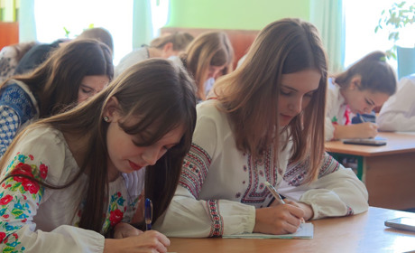 Всеукраїнський радіодиктант. Які тексти були у минулі роки і хто їх читав