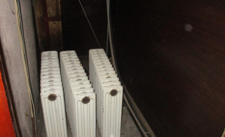 На Сарненщині двоє молодиків вкрали чавунні батареї