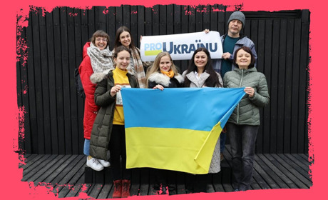 Допомагають евакуйованим і протистоять російській пропаганді. Як працює видання для українців Чехії