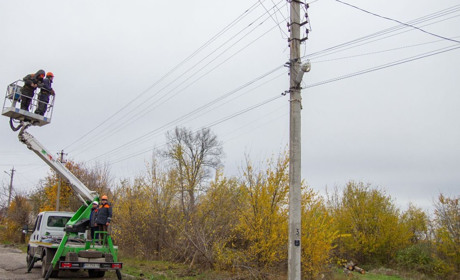 Електроенергія повертається в оселі мешканців: Ківшарівка зі світлом