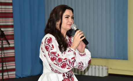 Для старокостянтинівців співала заслужена артистка України Олена Білоконь