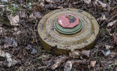 Автівка з мирними жителями натрапила на російську міну на Херсонщині. Серед постраждалих - дитина