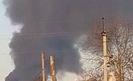 У Голій Пристані горить та детонує російський склад зі зброєю