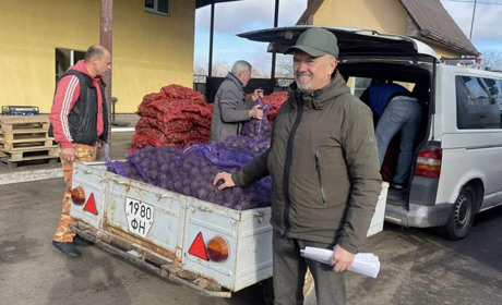 Працівники СК "Агробізнес" із Кагарличчини передали овочі із нового врожаю кожній громаді Обухівщини