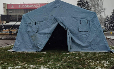 У Дрогобичі біля фонтану облаштували перший пункт обігріву. Фото