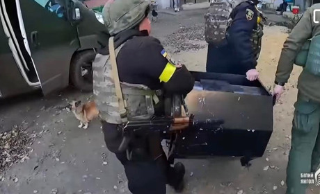 Курахівські "Білі Янголи" допомагають підготуватися до зими мешканцям прифронтових територій