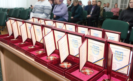 У День Гідності та Свободи родинам загиблих Героїв Чернігівщини передали посмертні державні нагороди
