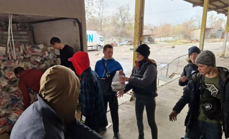 На деокуповану частину Херсонщини везуть медобладнання, ліки, пічки, генератори, воду