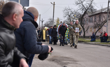У Нікополі провели в останню путь військовослужбовця Петра Завального