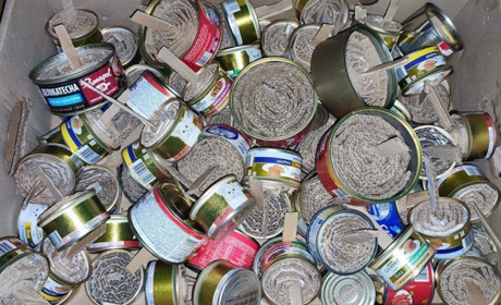 Волонтери Южного виготовляють бліндажні свічки для військових