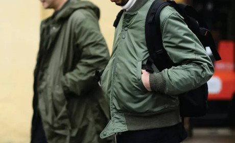 На Запоріжжі росіяни затримують людей в одязі певного кольору