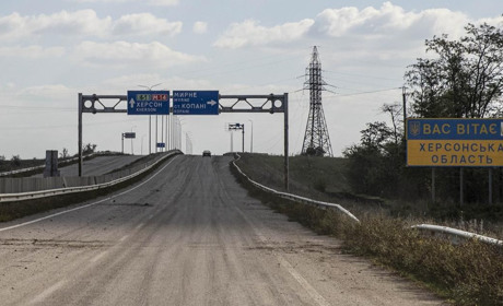 На деокупованій частині Херсонщини 14 бригад розчищають дороги, ремонтують мости і переправи