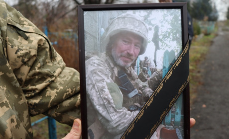 У Миколаївці односельці провели в останній путь захисника України Володимира Зелененко (ВІДЕО)