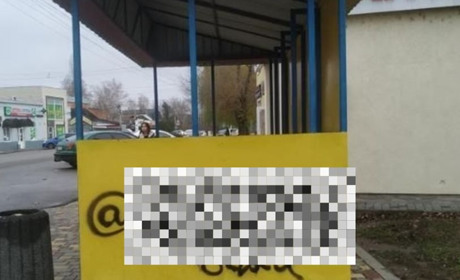 У Біляївці з’явились вандали, які псують автобусні зупинки