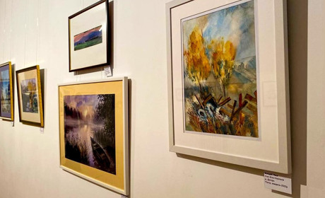 У Ржищівському музеї працює виставка-продаж картин: кошти від продажу перерахують на підтримку ЗСУ