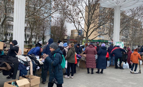 В Южному організували безкоштовний ярмарок теплих речей (ФОТО)