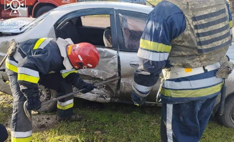 У Межовій в автотрощі постраждало три людини