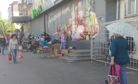 З магазинів Нової Каховки окупанти вивозять товар і обладнання