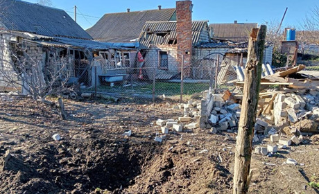 За добу російська армія обстріляла чотири громади Нікопольського району: фото наслідків від поліції
