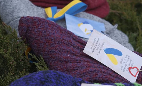 Волонтерки Южного об’єдналися в групу і в’яжуть для ЗСУ (ФОТО)