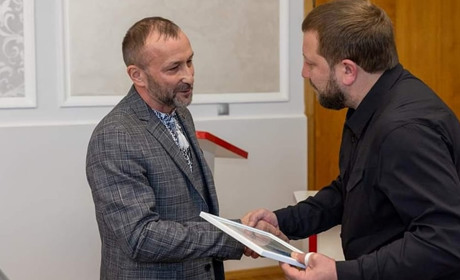 До Дня волонтера відзначили директора навчального закладу з Кременеччини