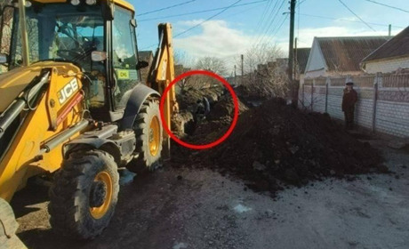 Окупанти у Мелітополі ймовірно готуються до вуличних боїв: риють окопи у місті