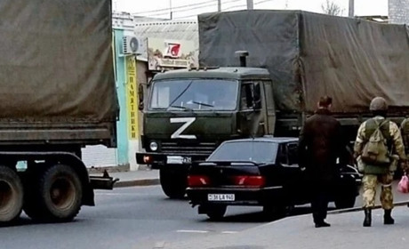 У школу, де навчаються діти Мелітополя, військові рф заводять речі