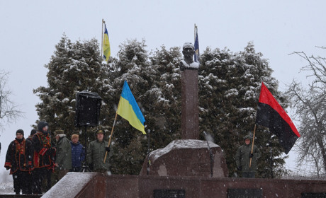 Попри холод і сніг у селі Воля Якубова вшанували пам’ять Андрія Мельника: як це було