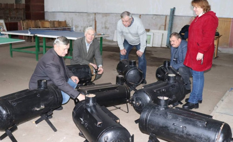 "Буржуйки" на фронт: як у Старокостянтинівському аграрно-промисловому ліцеї допомагають ЗСУ