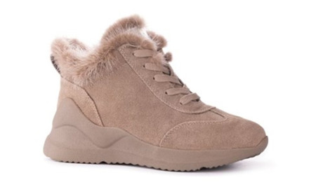 Кросівки: практичне взуття для будь-якого образу