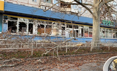 Внаслідок учорашніх обстрілів Херсона загинуло двоє осіб, ще 10 отримали поранення, — поліція