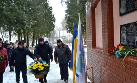 На будівлі Ніжинського медичного коледжу відкрили меморіальні дошки двом Героям