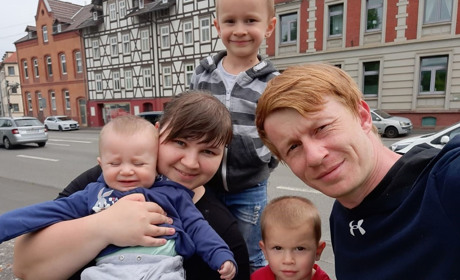 Виїхали, щоб зберегти дитячу психіку: як багатодітна сім’я зі Сміли евакуювалися до Німеччини