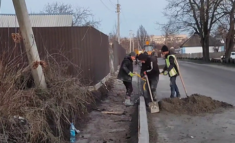 Поблизу п’ятої школи у Золотоноші будують новий тротуар