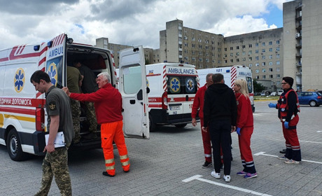 В Україні триває евакуація хворих за кордон: деталі